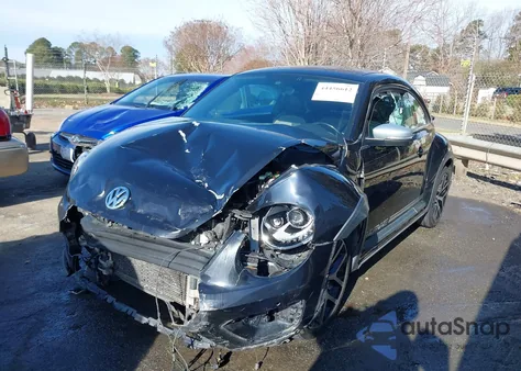 2018 Volkswagen Beetle 2.0T Dune z USA, uszkodzony, nr VIN 3VWSD7AT4JM713915